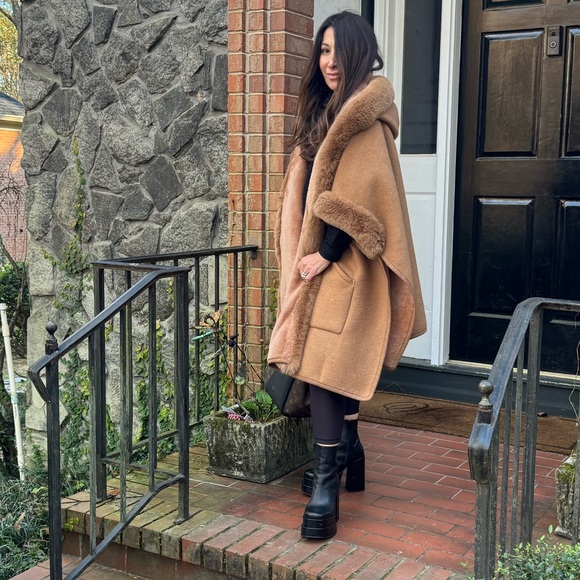 Fabulous Oversized Faux Fur Hooded Cap Jacket - Picture 3 of 7